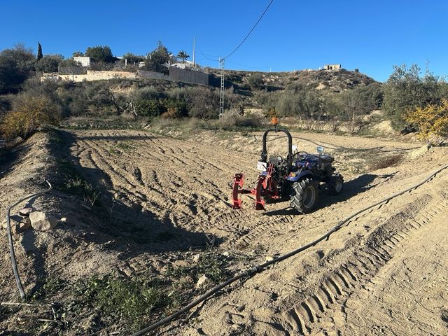 Se hacen trabajos con el tractor