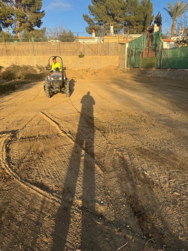 Se hacen trabajos con el tractor