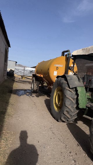 Se hacen trabajos con el tractor