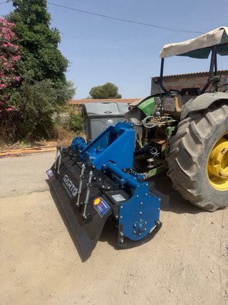 Se hacen trabajos con el tractor