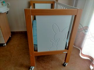 Cuna y cómoda con bañera y cambiador Mi Cuna