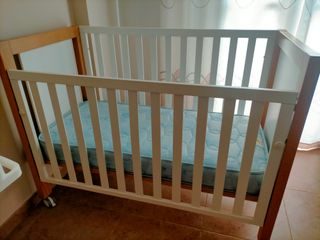 Cuna y cómoda con bañera y cambiador Mi Cuna