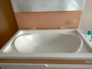 Cuna y cómoda con bañera y cambiador Mi Cuna