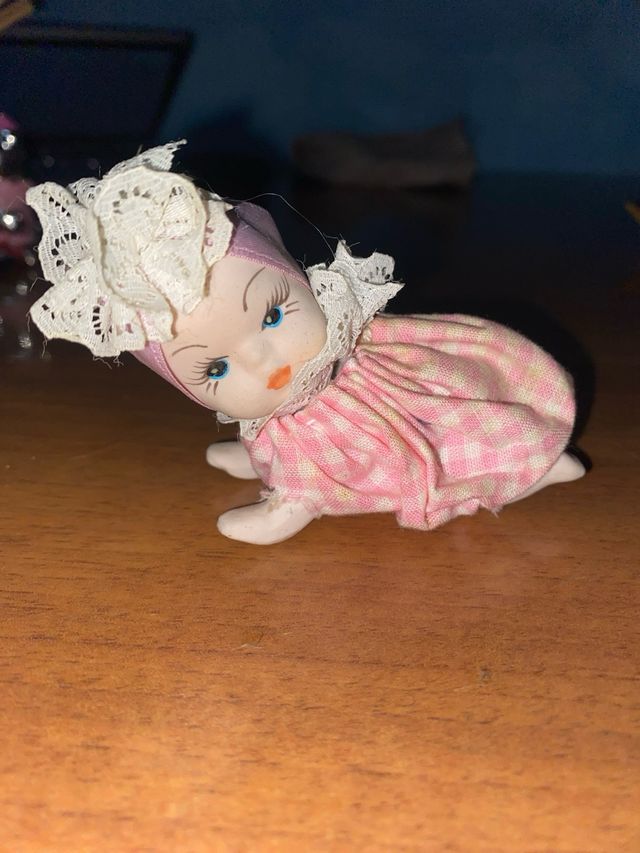 Bambolina in porcellana vintage