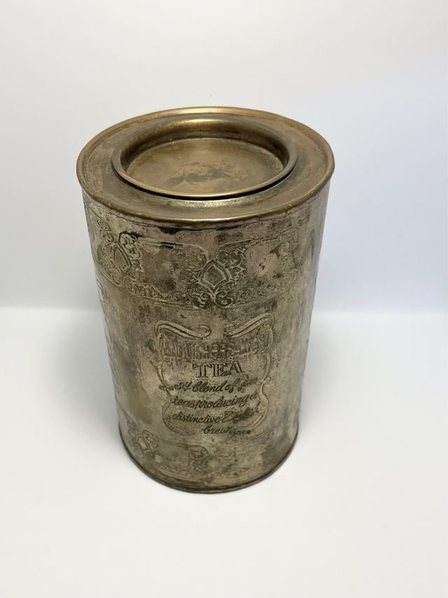Lata inglesa plateada de té