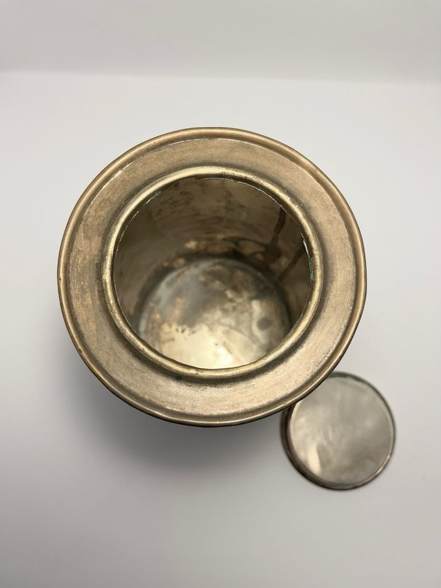 Lata inglesa plateada de té