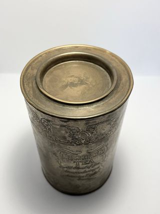 Lata inglesa plateada de té