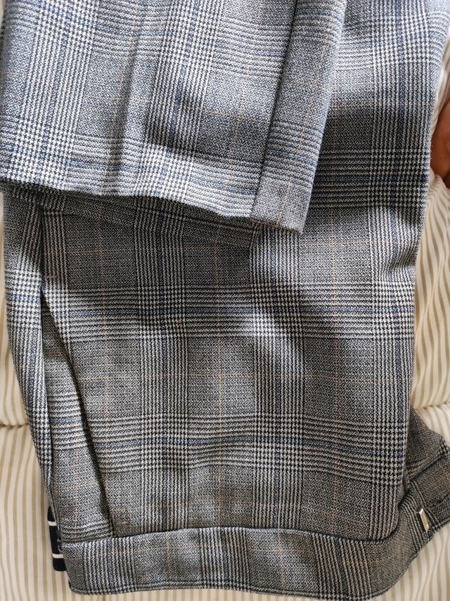 Pantalón cuadros Zara. T-M