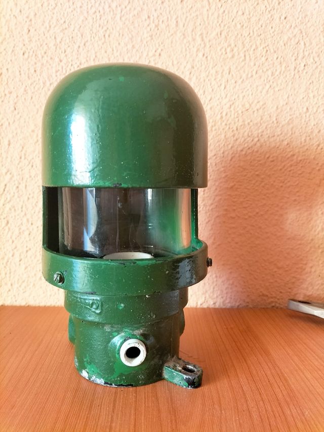 Farol jardín suelo antiguo