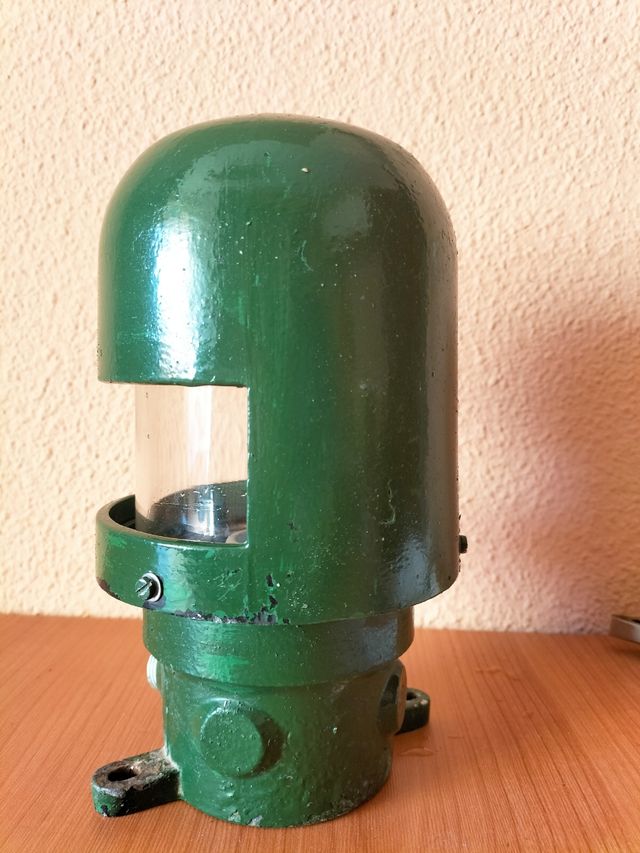 Farol jardín suelo antiguo