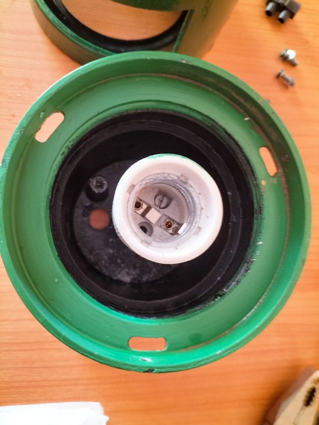 Farol jardín suelo antiguo