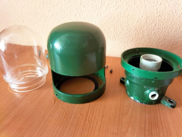 Farol jardín suelo antiguo