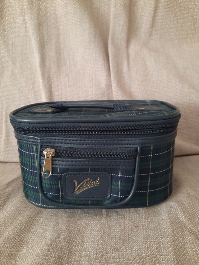 Neceser con espejo aumento