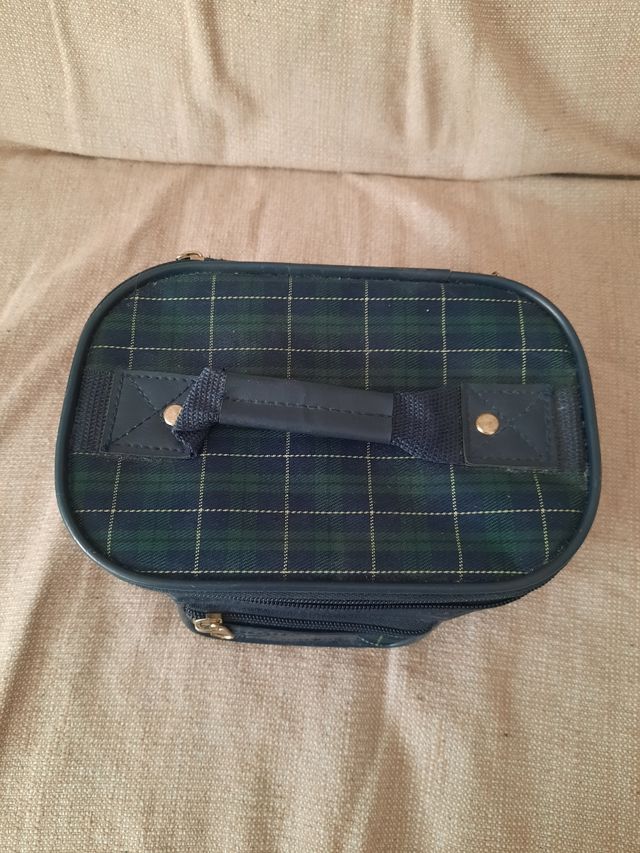 Neceser con espejo aumento