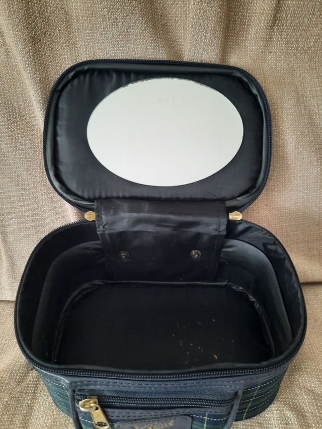 Neceser con espejo aumento