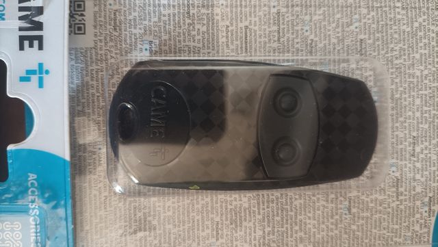 Mando a distancia multiusuario de dos canales .