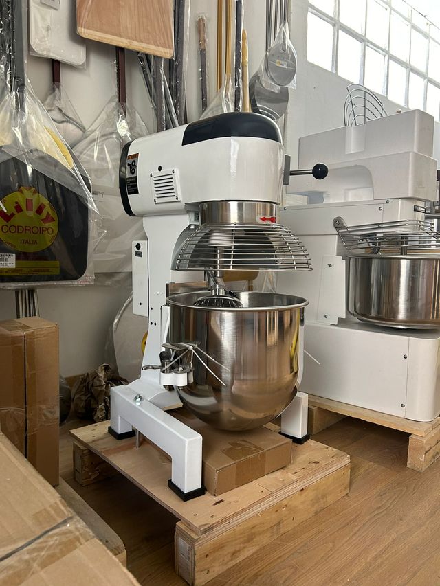 PLANETARIA 20 LT PARA BATIR,MEZCLAR Y AMASAR