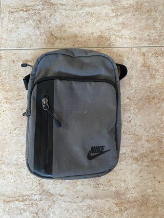 RIÑONERA NIKE TECH FLEECE