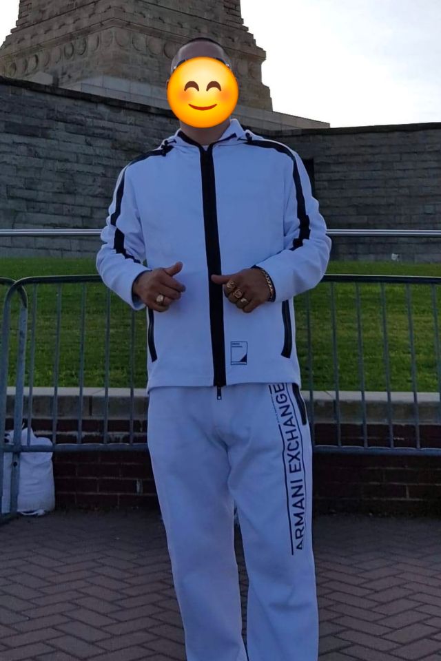 Vendo Buzo completo Armani Exchange