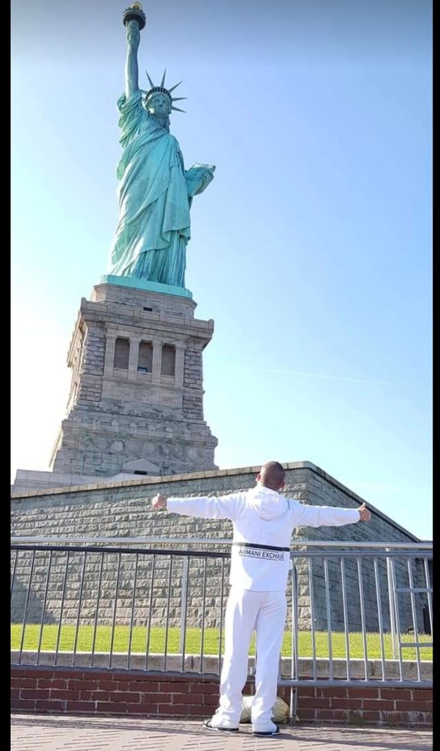 Vendo Buzo completo Armani Exchange