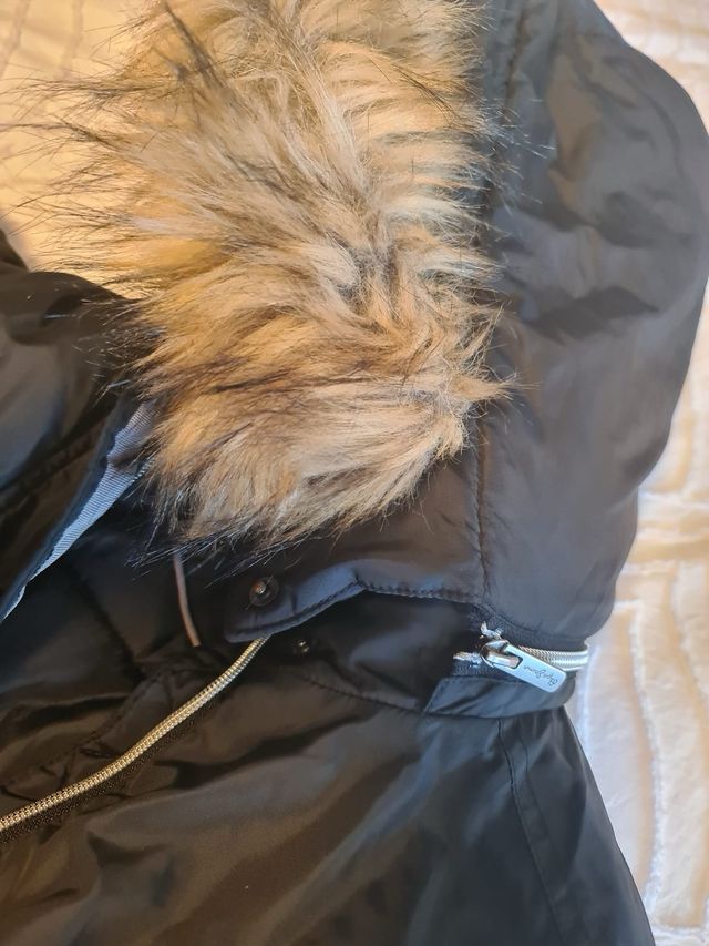 Abrigo Pepe Jeans negro con capucha