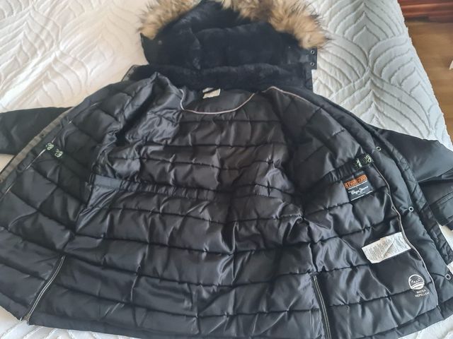 Abrigo Pepe Jeans negro con capucha