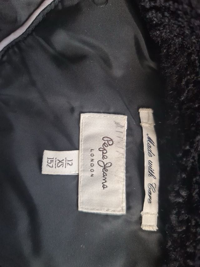 Abrigo Pepe Jeans negro con capucha