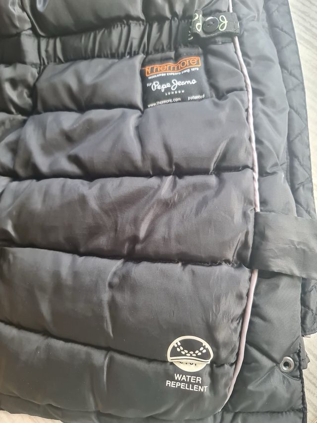 Abrigo Pepe Jeans negro con capucha