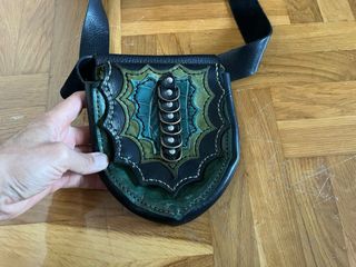 Riñonera/bolso de cuero artesanal
