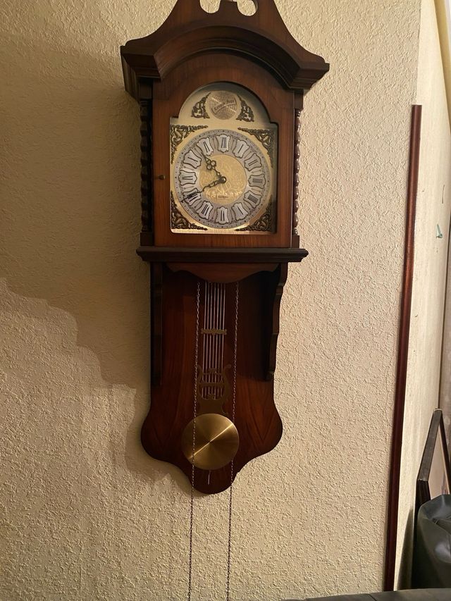 Reloj de pared con pendulo