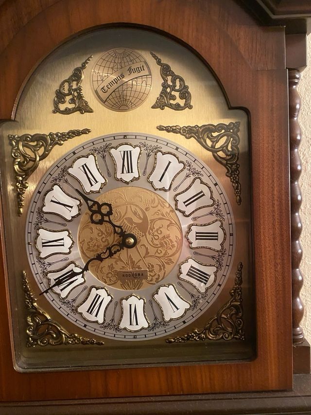 Reloj de pared con pendulo