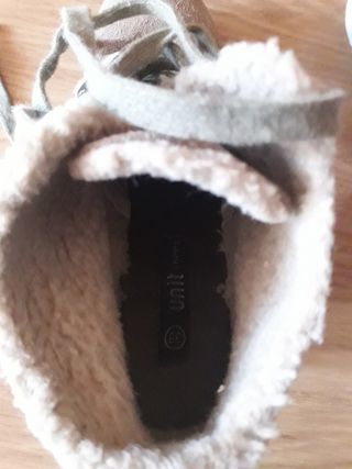 Botín de mujer con borreguito y tacón ancho