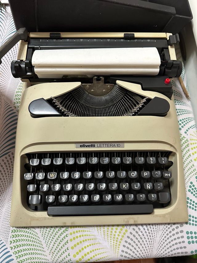 Maquina escribir olivetti lettera 10