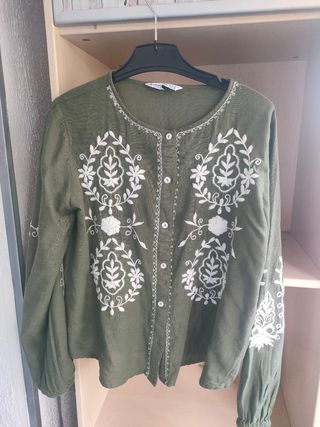 Camisa bordada Stradivarius talla S