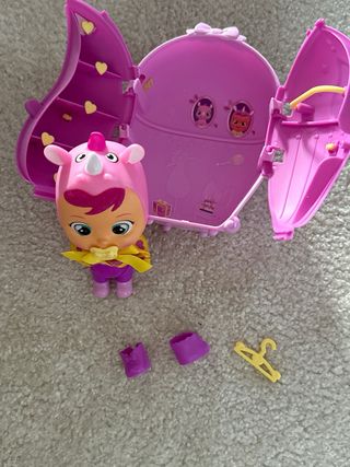 Bebes llorones con armario y accesorios