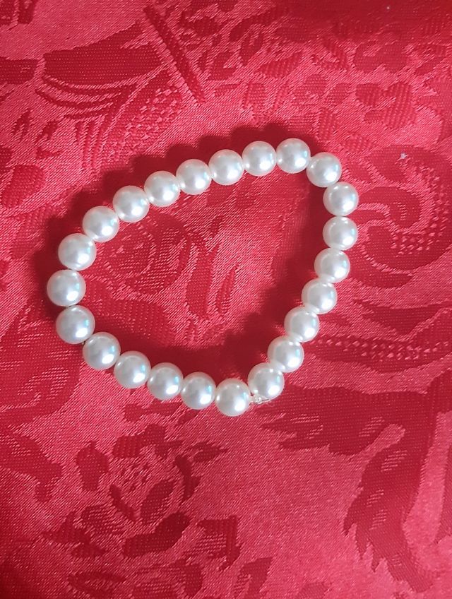 Bracciale con perle elasticizzato