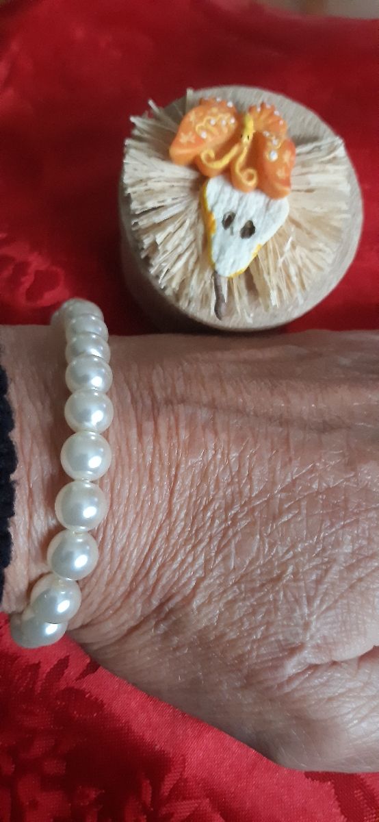 Bracciale con perle elasticizzato