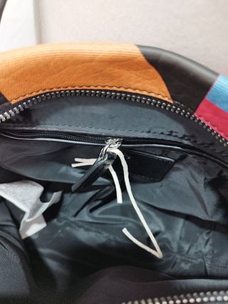 Bolso pequeño desigual 