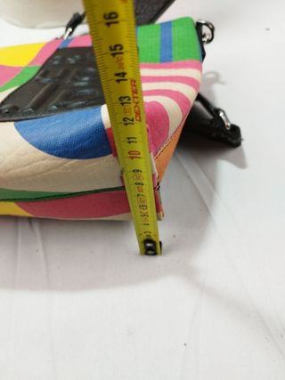 Bolso pequeño desigual 