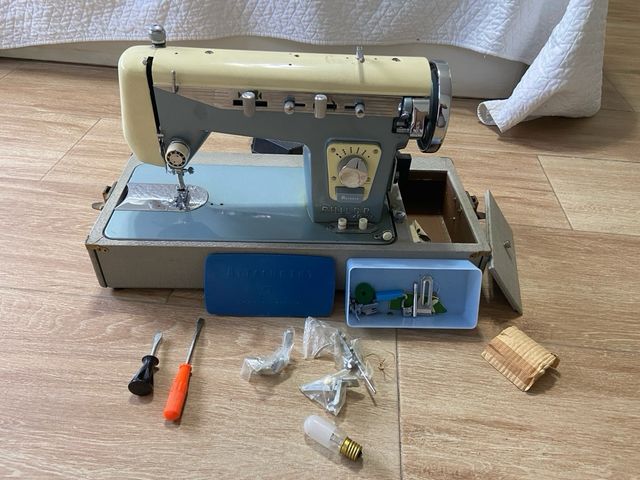 Maquina de coser/costura PHILCO MATIC