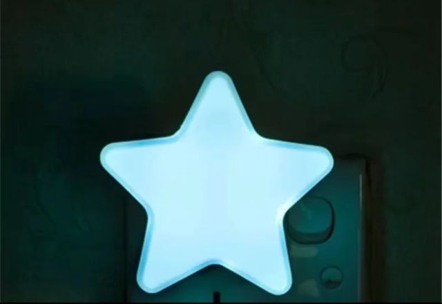 Luz LED -NUEVAS- Nocturna Enchufe con Sensor