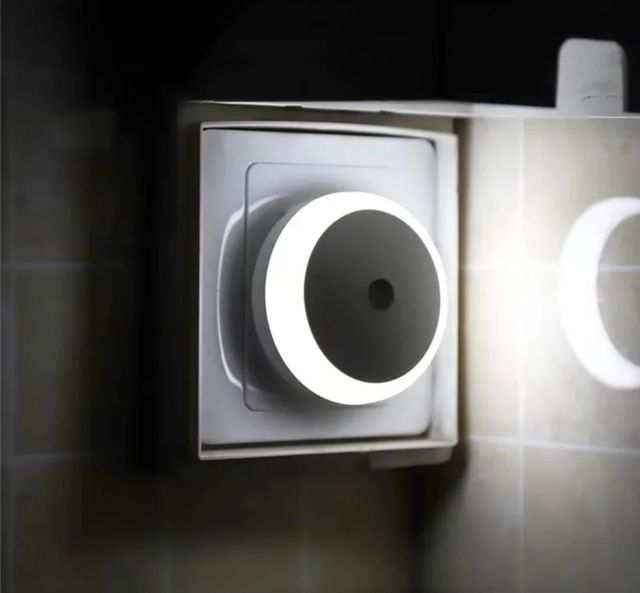 Luz LED -NUEVAS- Nocturna Enchufe con Sensor