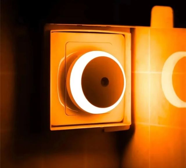 Luz LED -NUEVAS- Nocturna Enchufe con Sensor