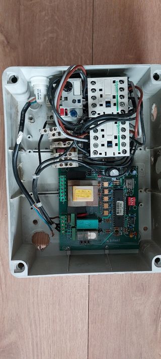 Cuadro maniobra puerta garaje