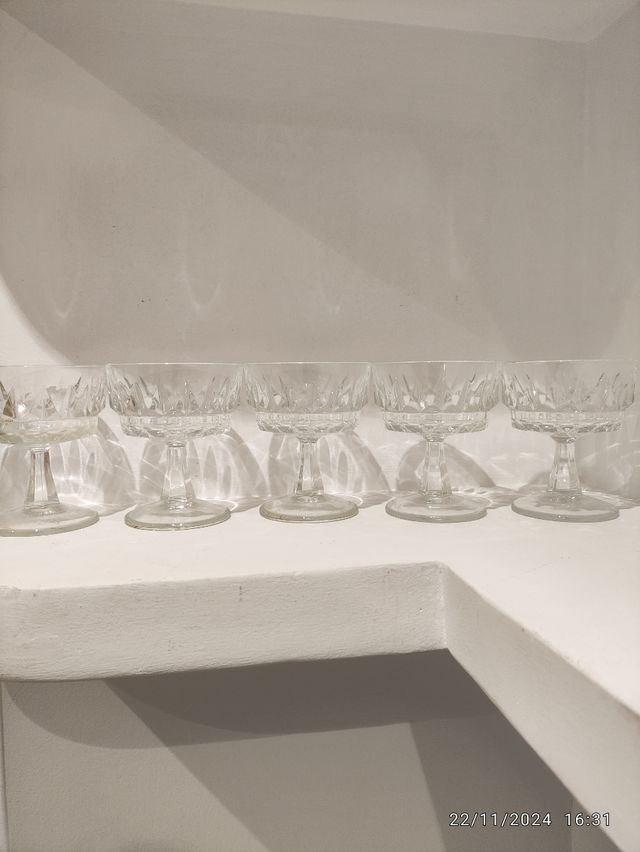 5 copas de champán.