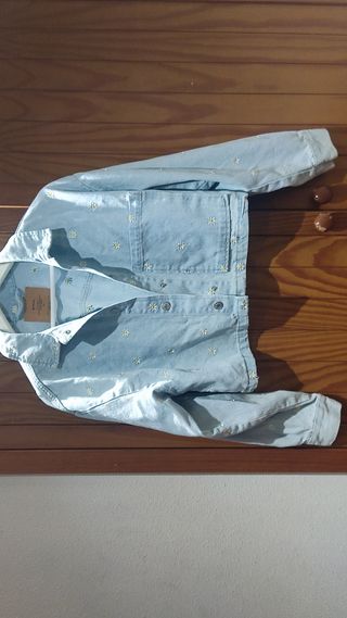 Cazadora vaquera con flores