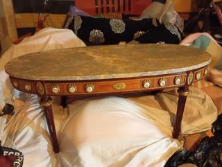MESA ANTIGUA CON TABLERO DE MARMOL