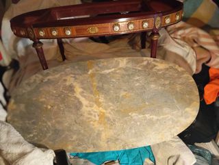MESA ANTIGUA CON TABLERO DE MARMOL