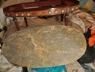 MESA ANTIGUA CON TABLERO DE MARMOL