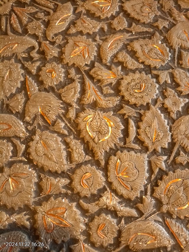 Piatto in rame persiano cesellato